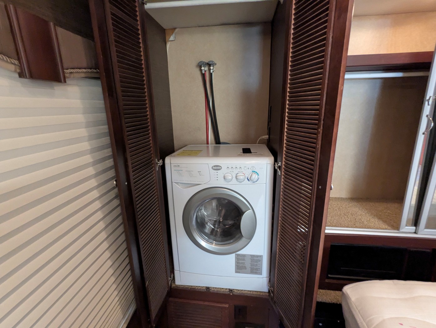 2011 DAMON ASTORIA 40KT - Image 31