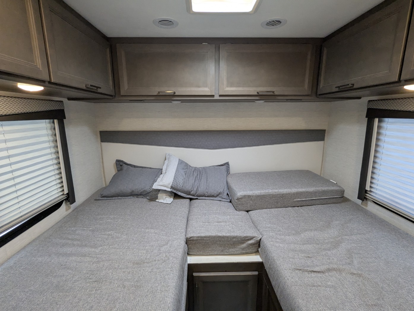 2025 Thor Motor Coach Four Winds