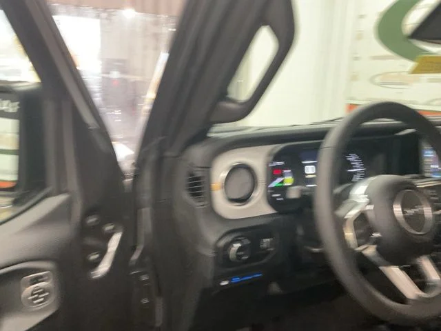 2025 Jeep Wrangler 4xe Sahara 4x4 - Image 11