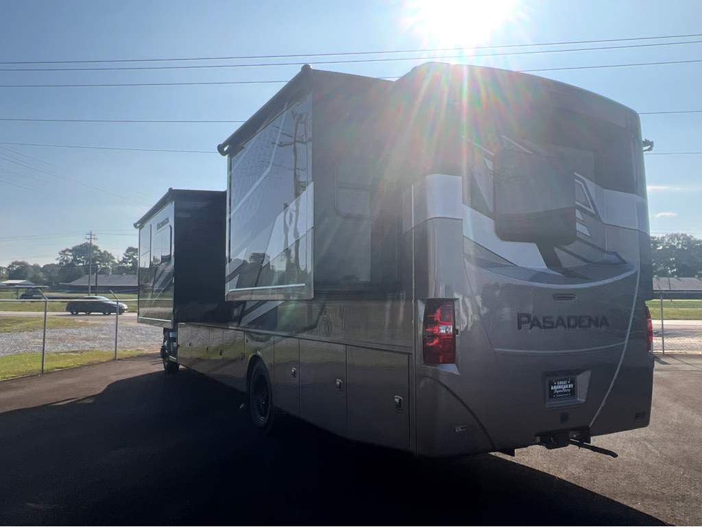 2026 THOR MOTOR COACH PASADENA 38FX - Image 3