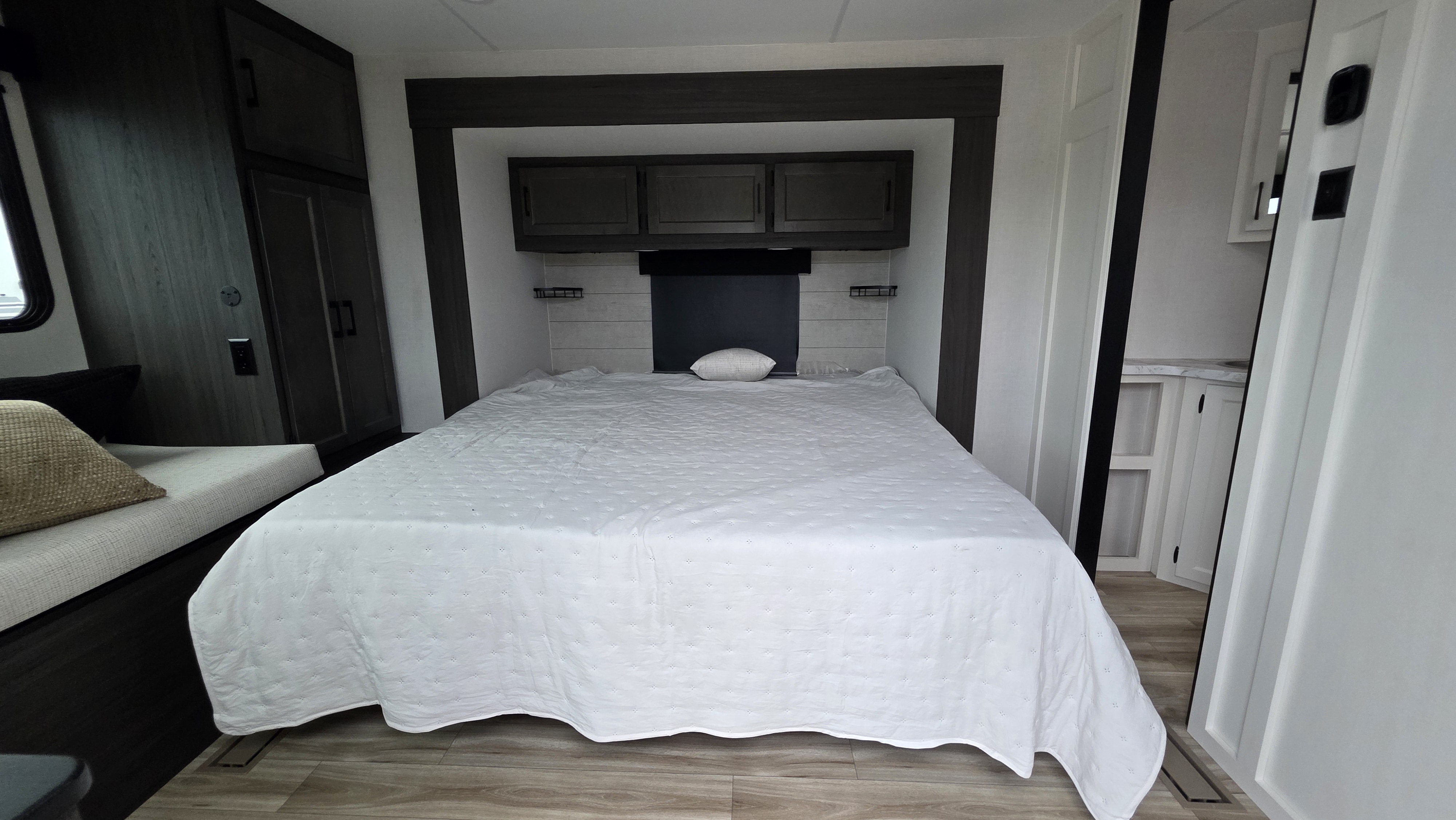 2027 VENTURE RV STRATUS 262VFK - Image 30