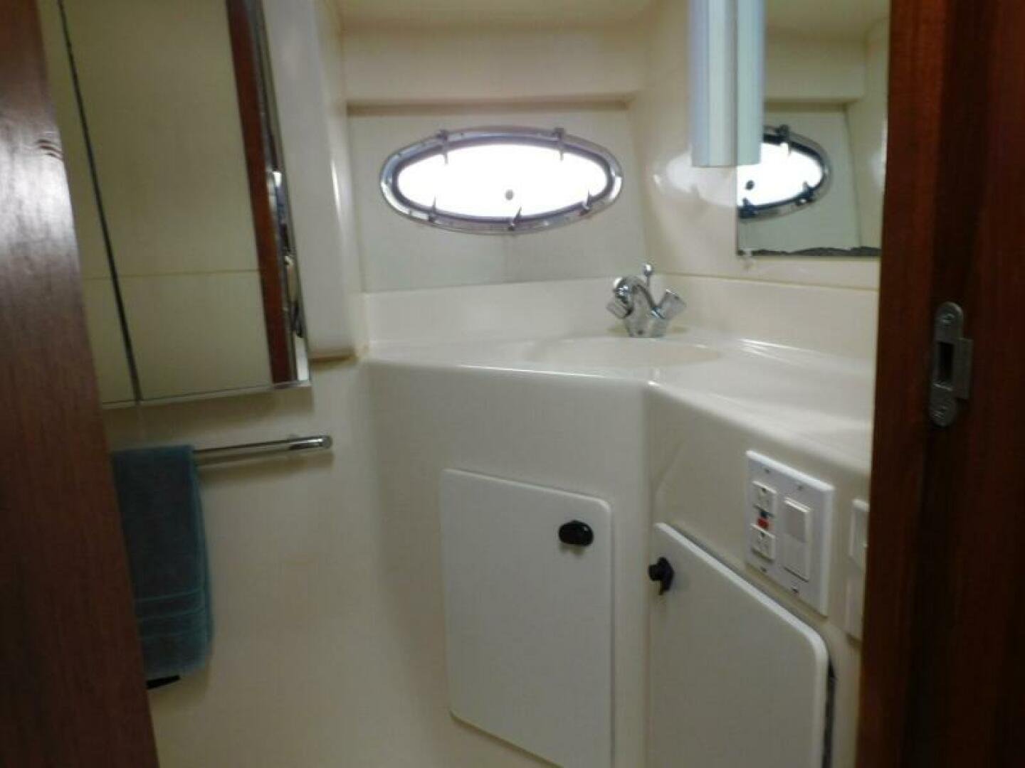 1995 Tiara Yachts 3500 Express - Image 18