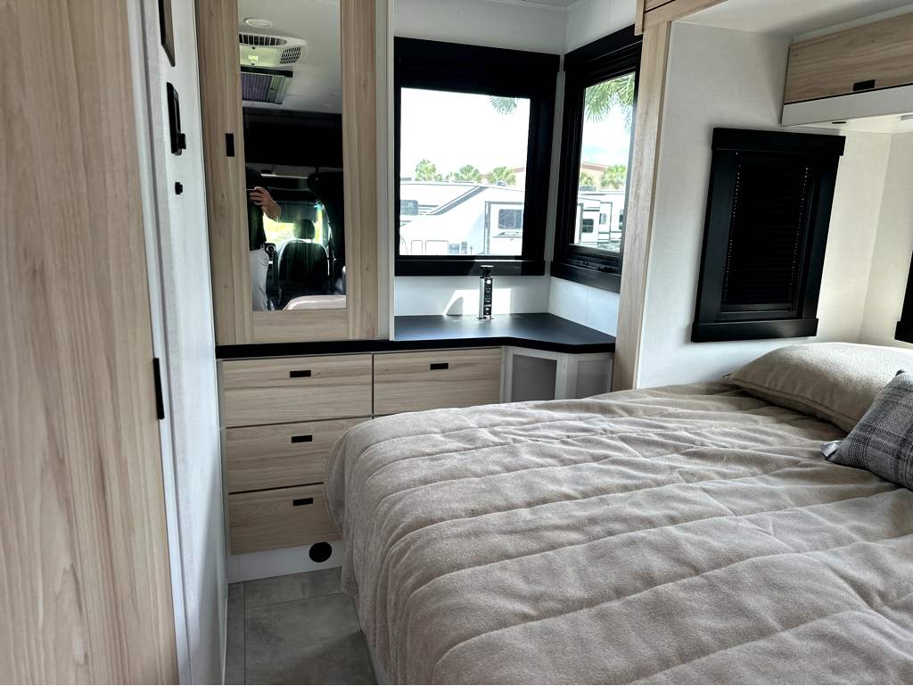 2027 JAYCO MELBOURNE PRESTIGE 25LP - Image 12