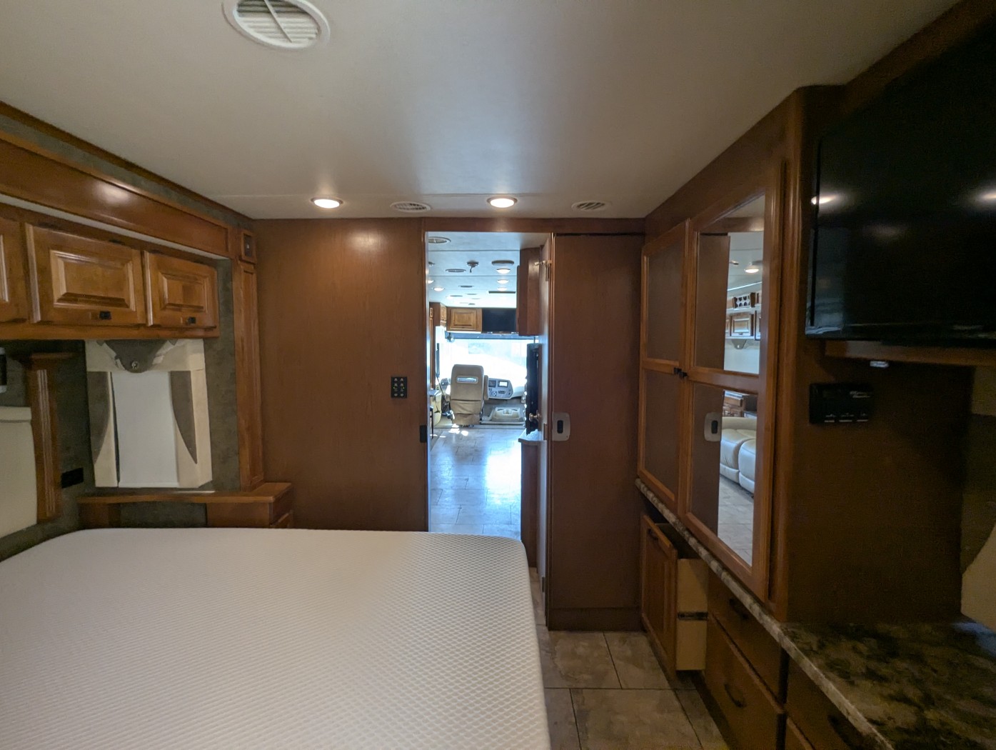 2014 Tiffin Allegro 36 LA - Image 39