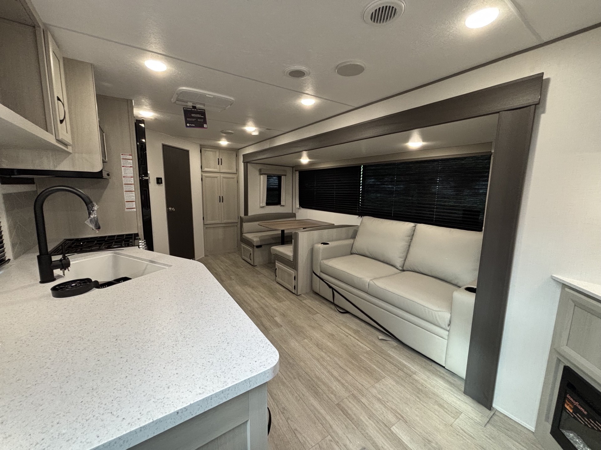 2027 Coachmen Catalina Legacy Edition 243RBS - Image 10