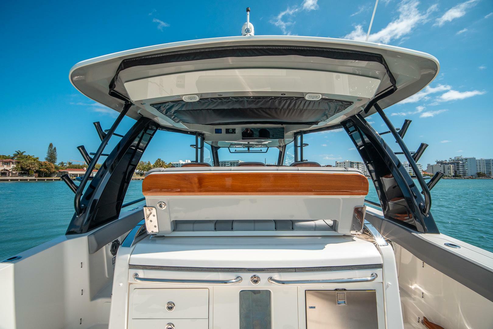 2023 Boston Whaler 420 Outrage - Image 10