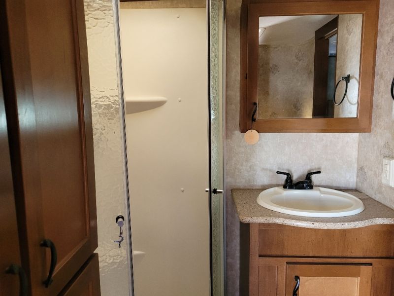 2016 Highland Ridge Light LF297RLS - Image 11
