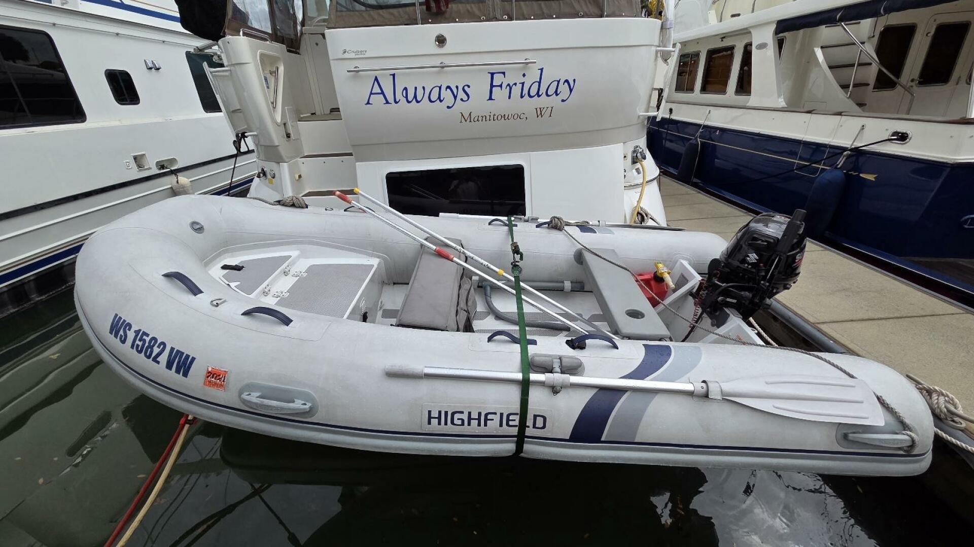 2000 Cruisers Yachts 4450 Express Motor Yacht - Image 5