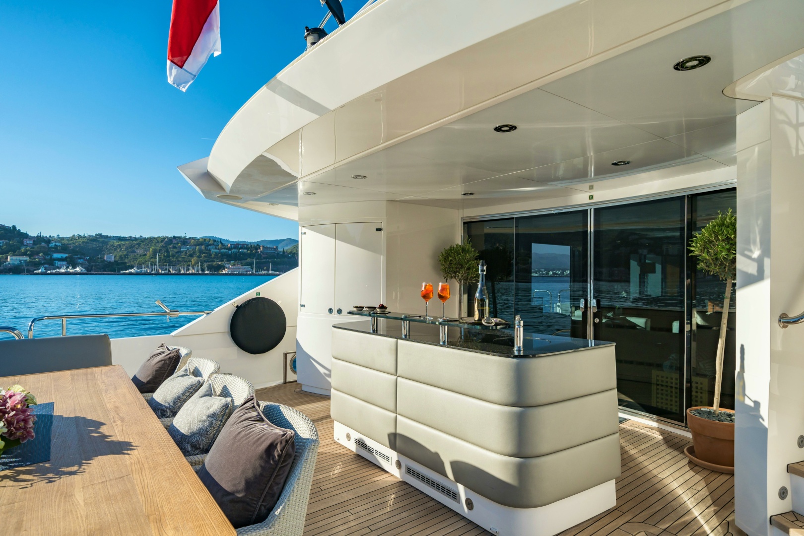2014 Sunseeker Sunseeker 115 Sport Yacht - Image 4
