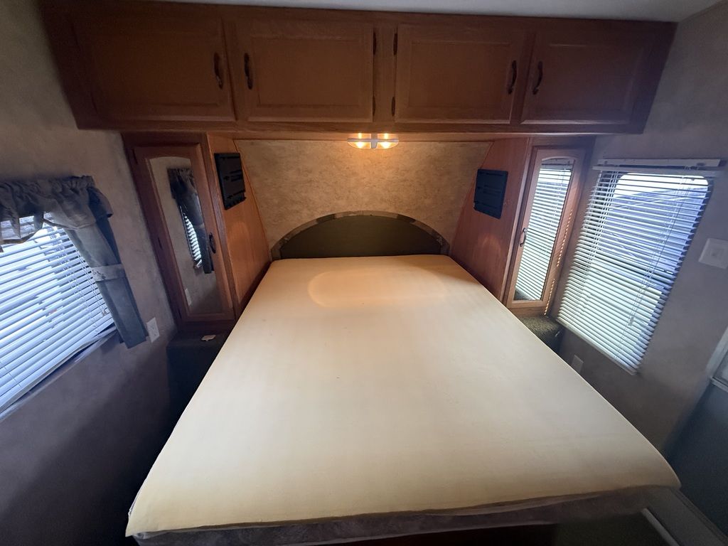 2006 Hornet 29rls - Image 13