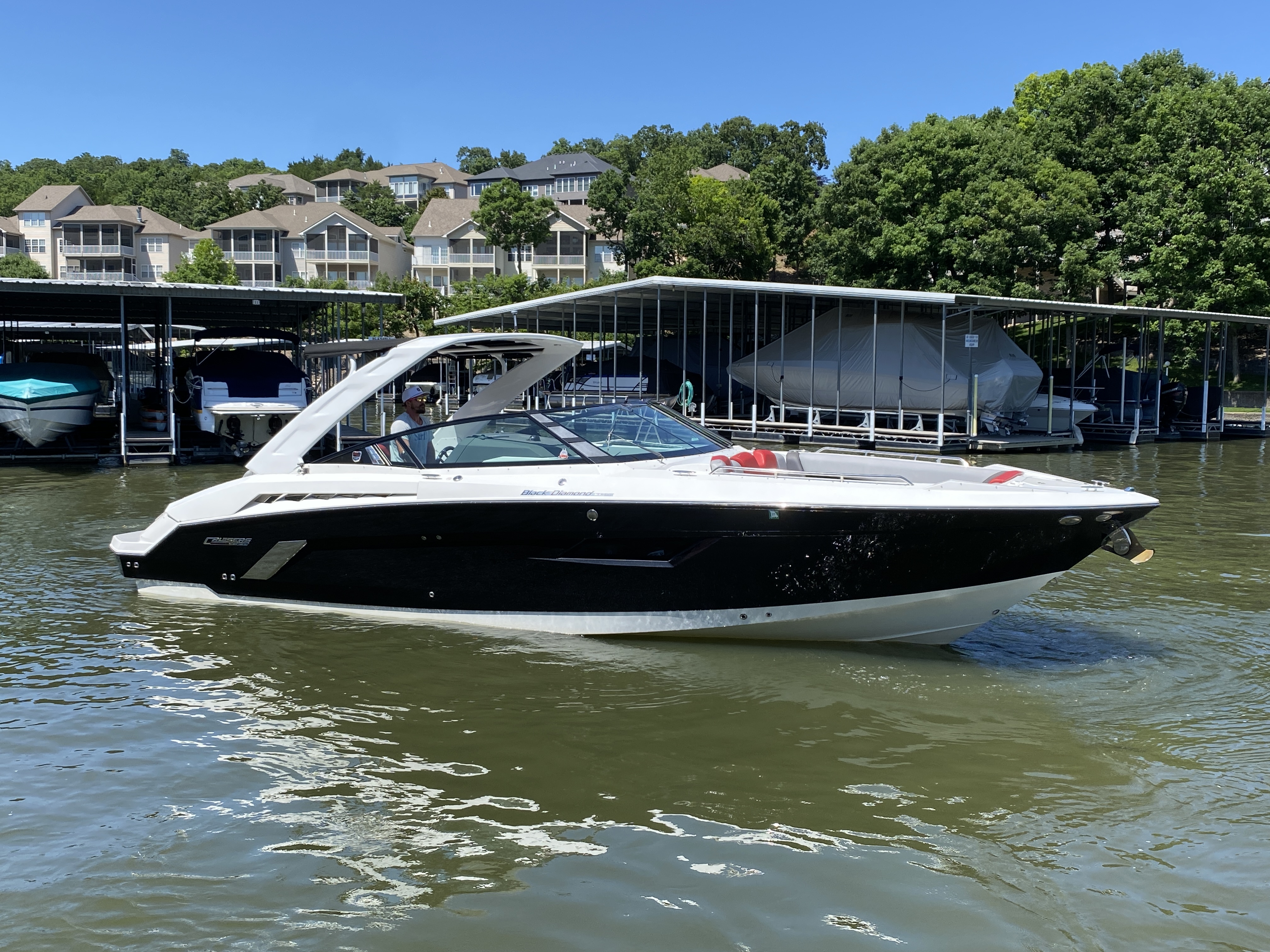 2014 Cruisers Sport Series 328 Black Diamond Edition - Image 2