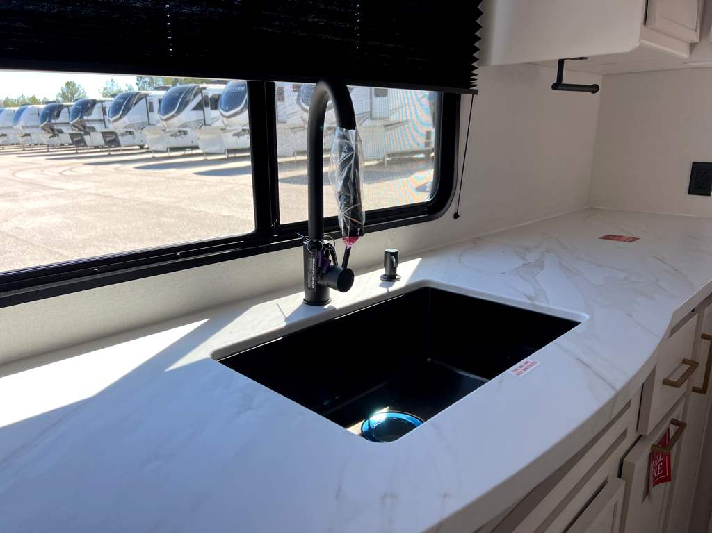 2026 GRAND DESIGN TRANSCEND 285RKT - Image 11