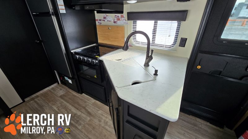 2022 Forest River Cherokee Grey Wolf 23MK - Image 12