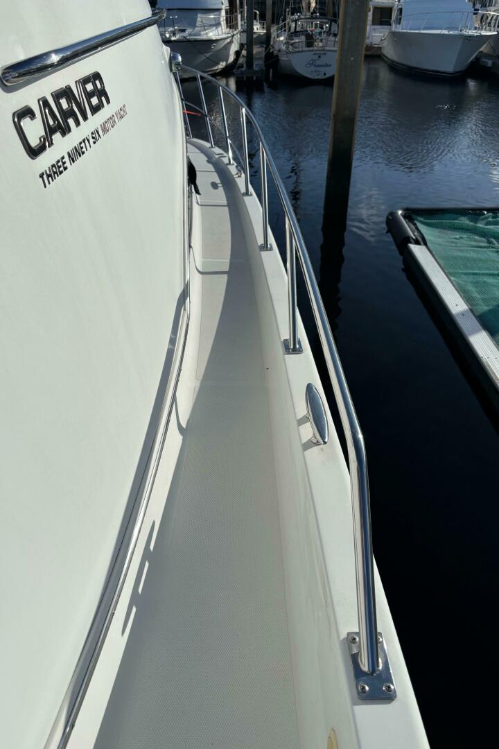 2001 Carver 396 Aft Cabin MY - Image 11