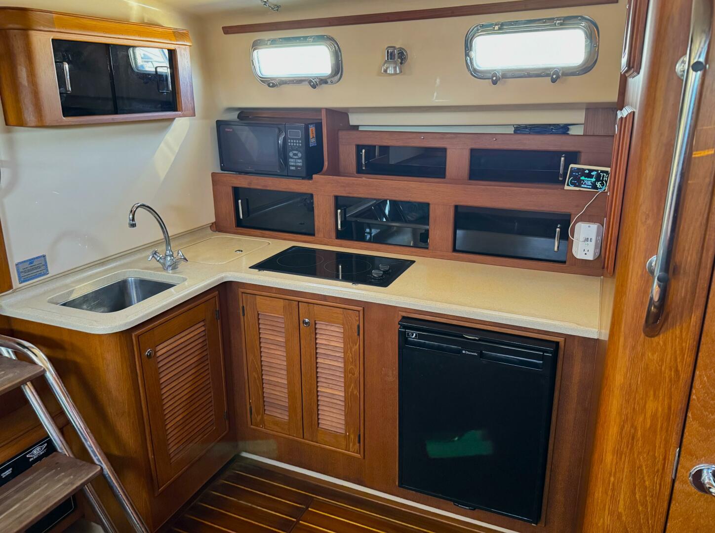 2004 Island Packet 360 Hardtop Express Cruiser - Image 14