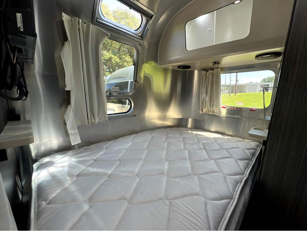 2017 AIRSTREAM INTERNATIONAL 19CB - Image 19