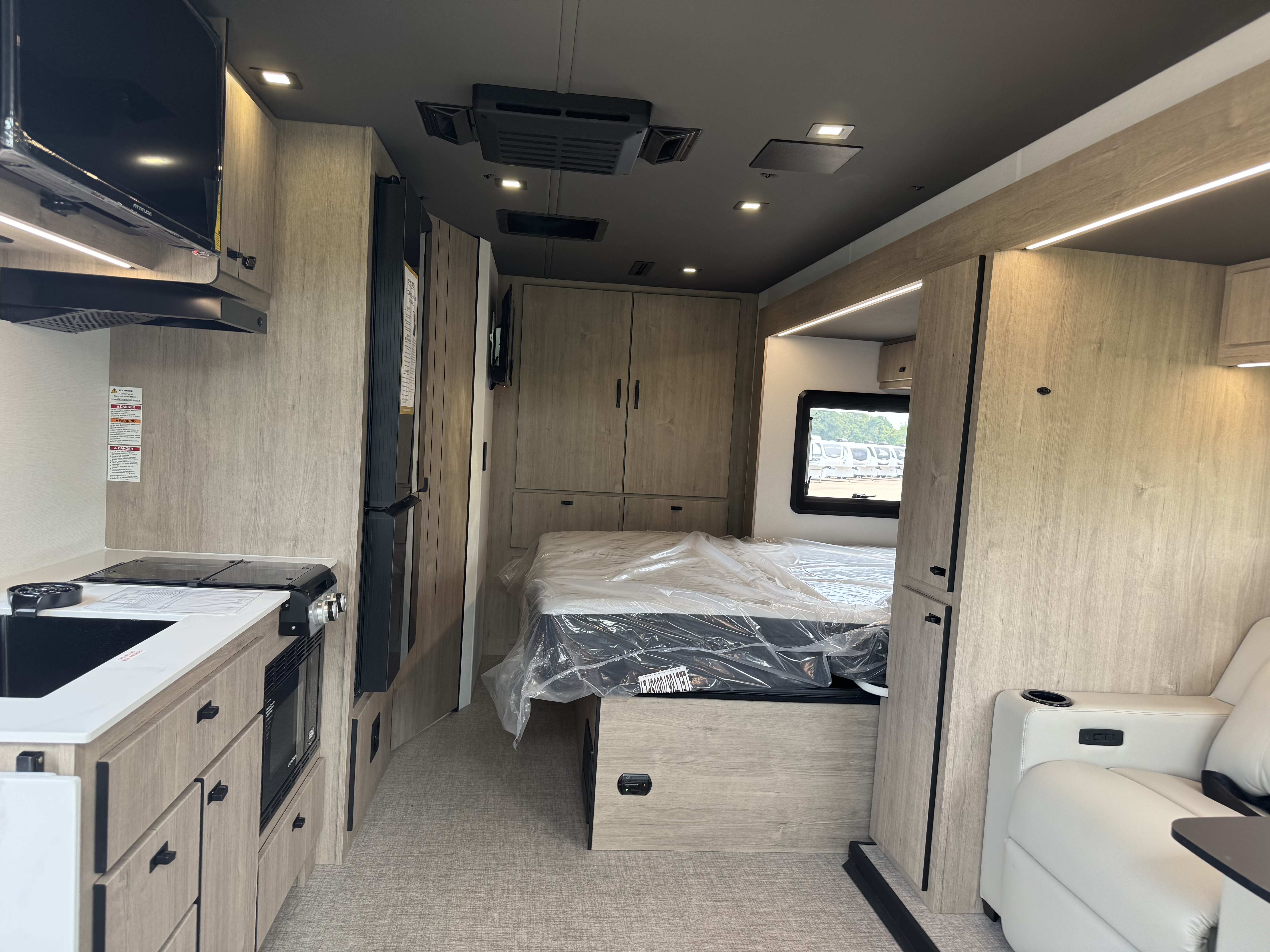 2027 Grand Design Lineage Series M 25FW - Image 16
