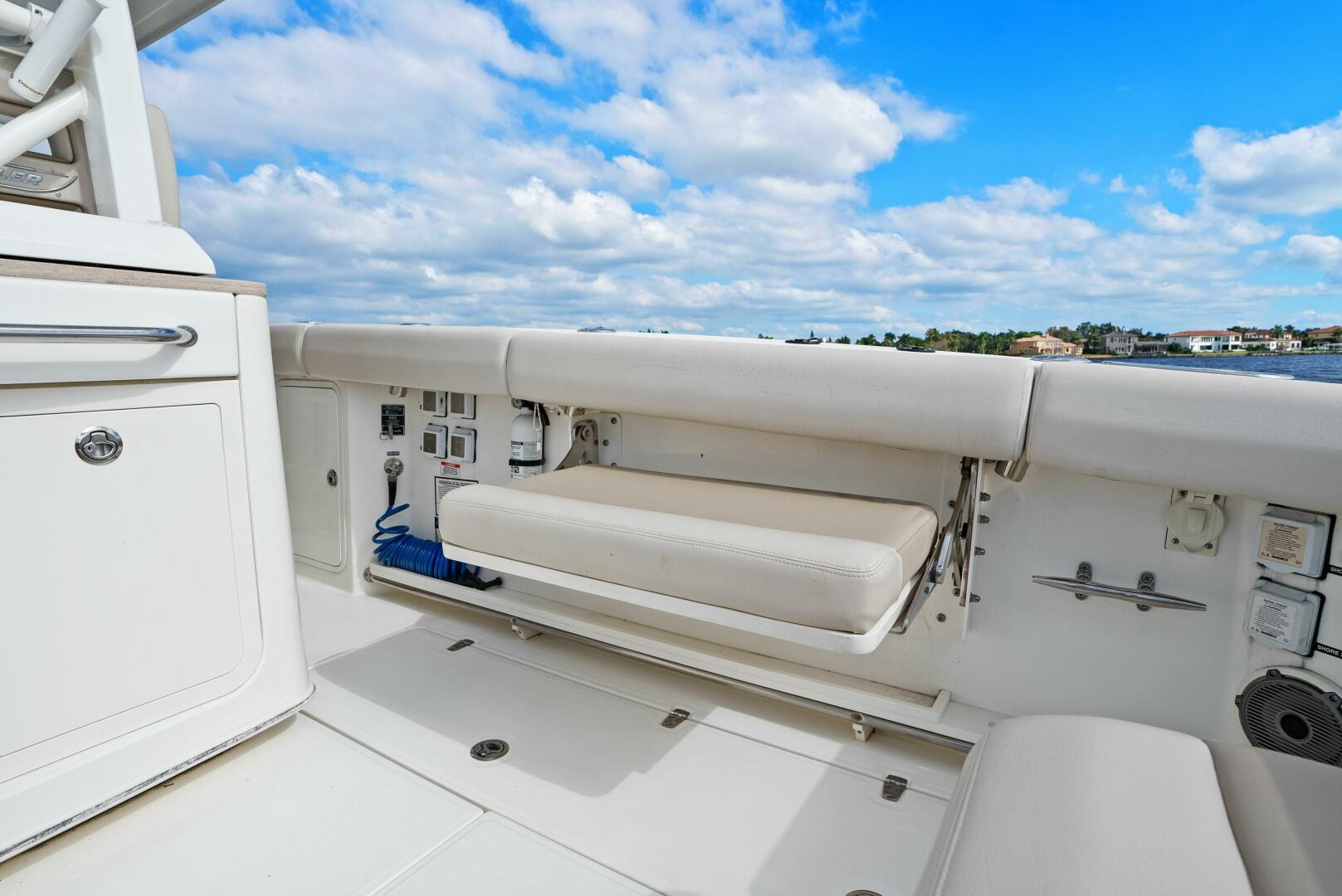 2019 Boston Whaler 380 Outrage - Image 26