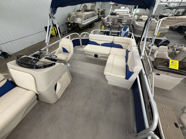2012 SUN TRACKER FISHING BARGE 20DLX - Image 8