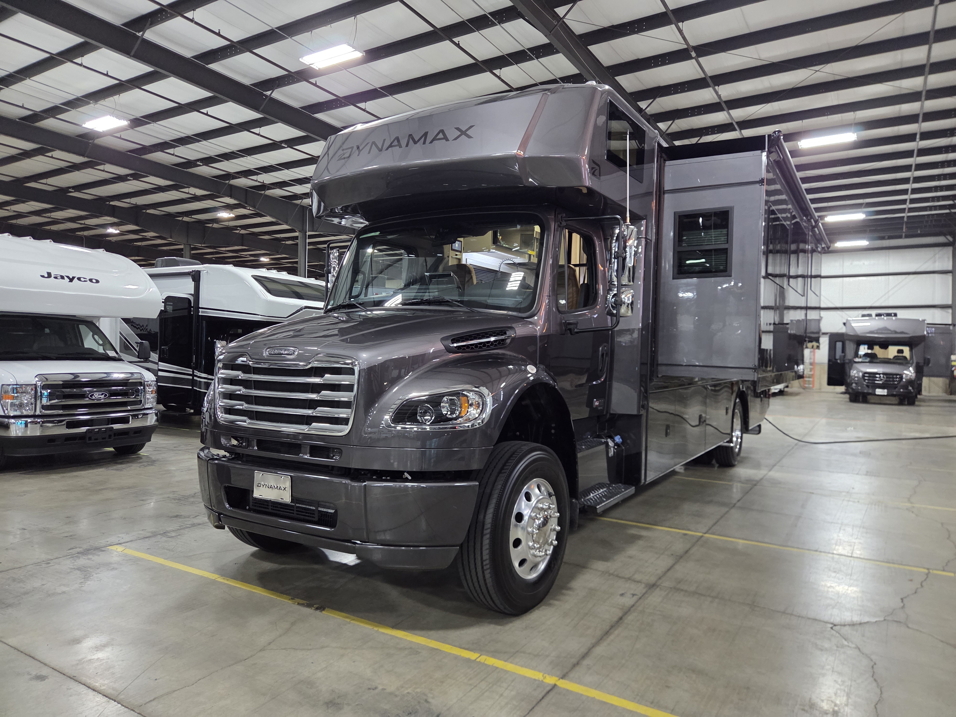 2027 Dynamax Europa 31SS - Image 4