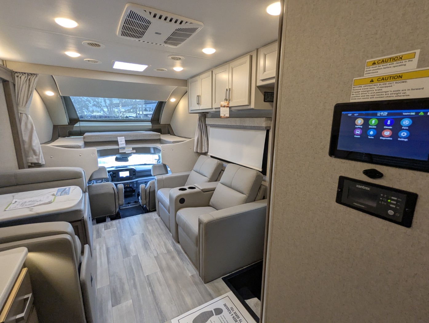2027 Thor Motor Coach Omni X32 - Image 51