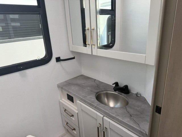 2027 JAYCO GREYHAWK 29MV - Image 9