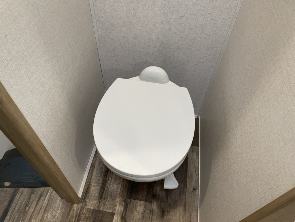2022 Keystone Raptor 351 - Image 18