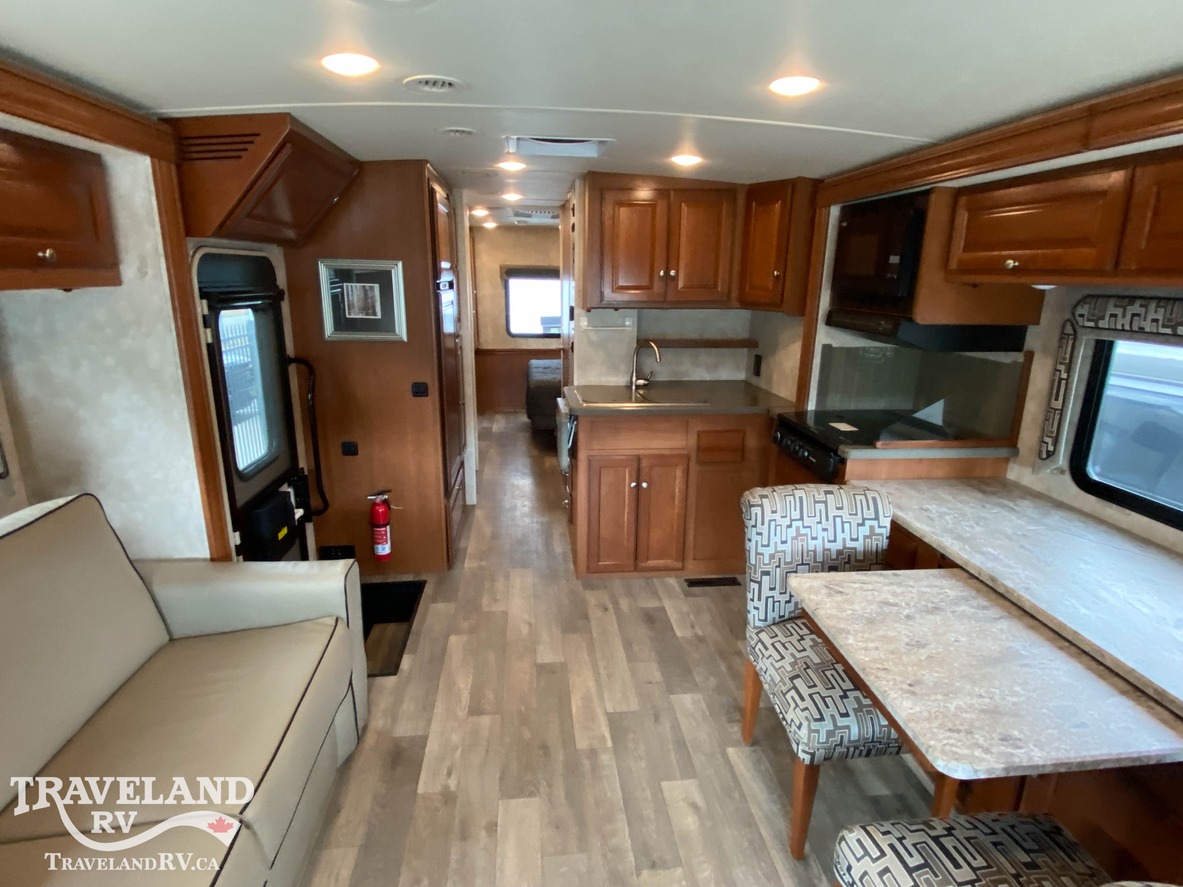 2019 Winnebago Sunstar LX 30T - Image 13
