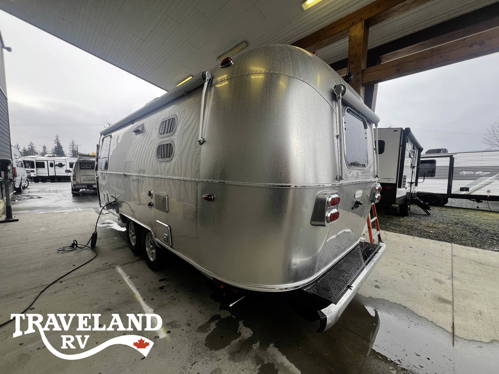 2025 Airstream Flying Cloud 23FBT - Image 5