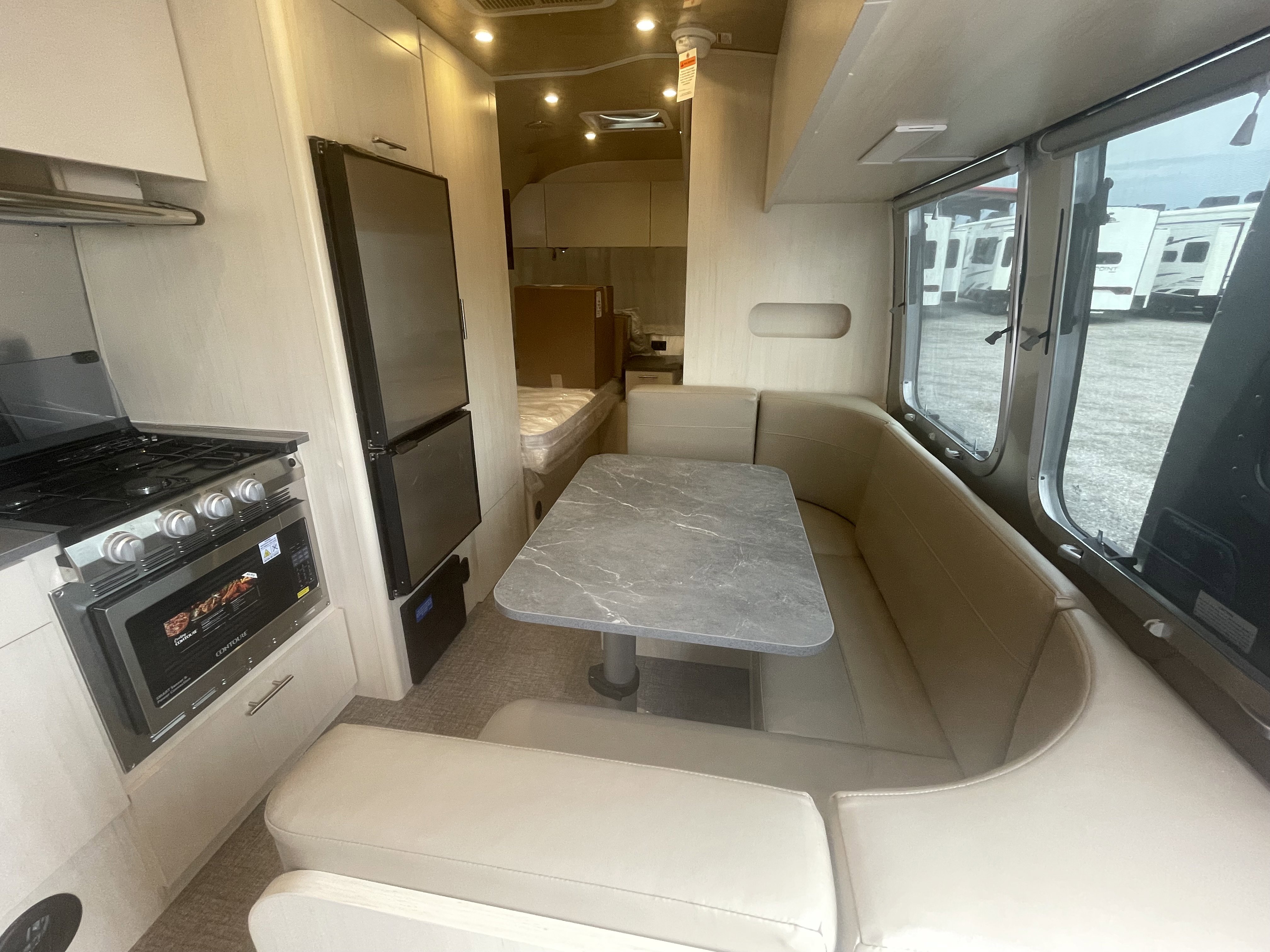2026 AIRSTREAM FLYING CLOUD 23FBT - Image 9