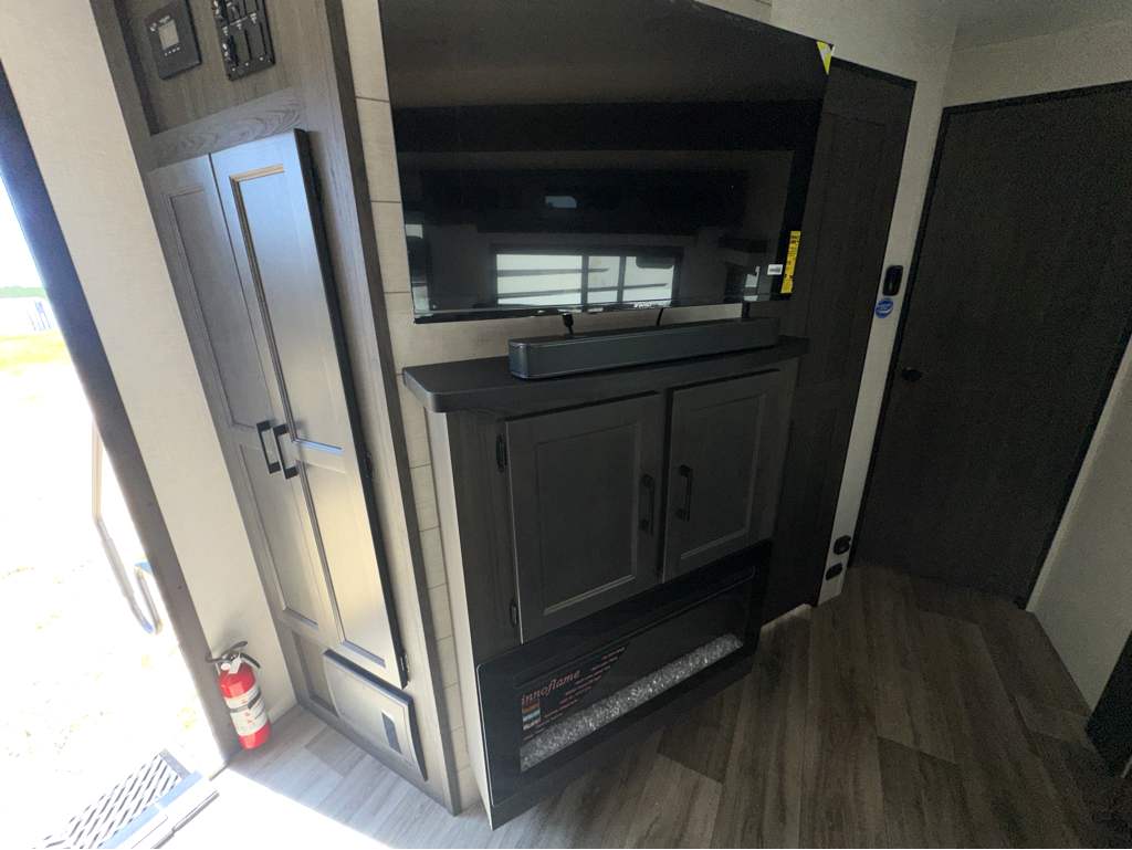 2026 VENTURE RV SPORTTREK 251VFK - Image 17