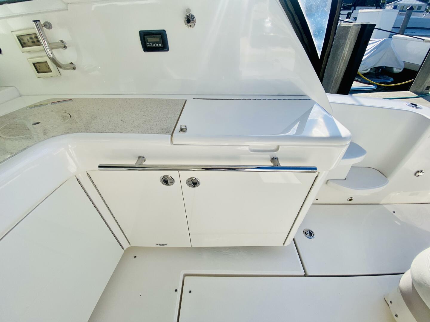 2010 Sea Ray 450 Sundancer - Image 16