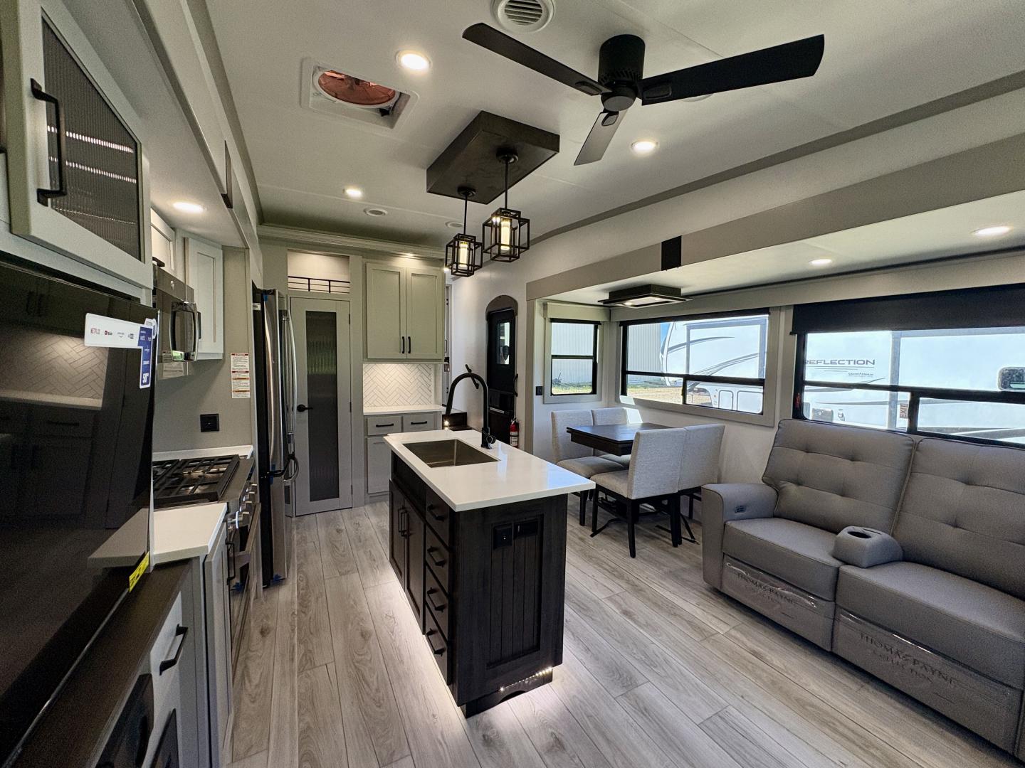 2025 Keystone Montana High Country 295RL - Image 13