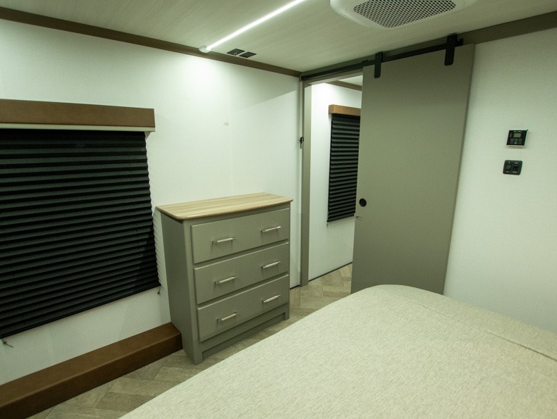 2026 Keystone Sprinter 3950SSP - Image 24