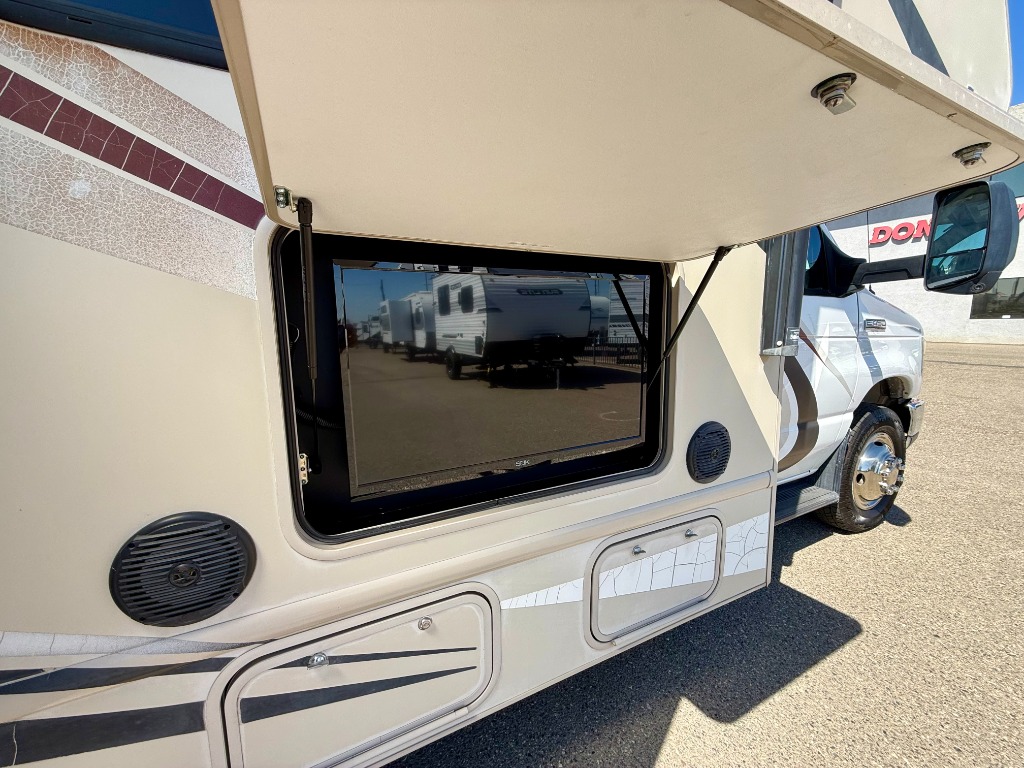 2017 Chateau 28Z - Image 5