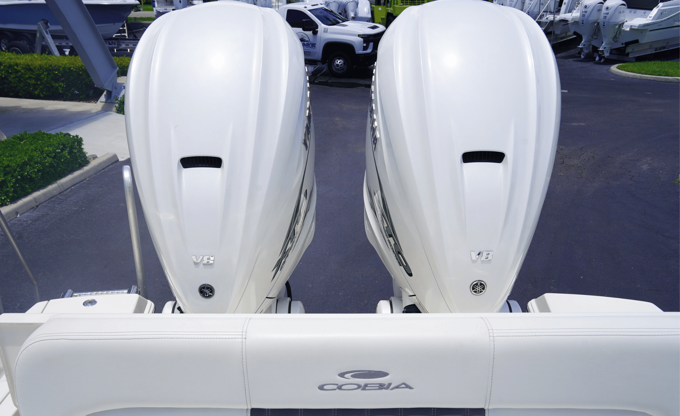 2021 COBIA 330DC - Image 5