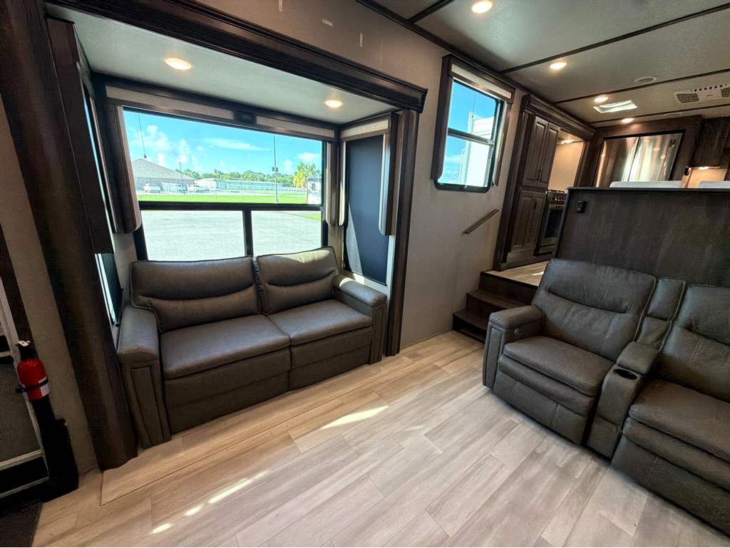 2022 GRAND DESIGN SOLITUDE 390RK - Image 13