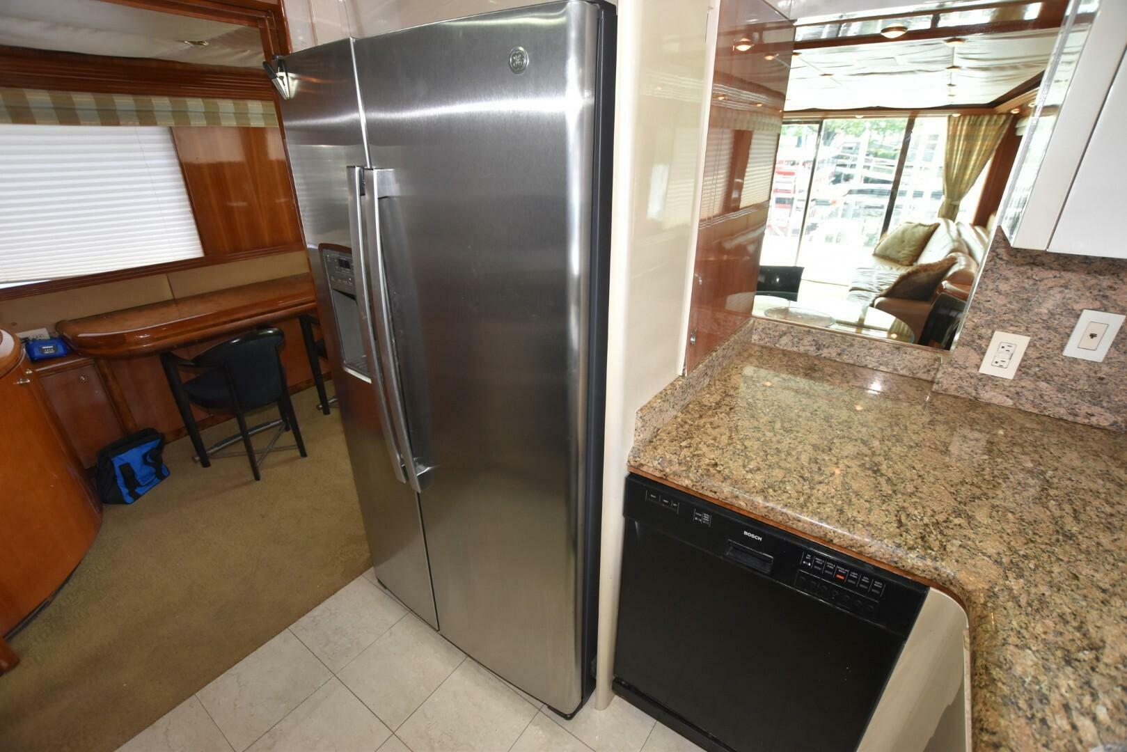 1998 Hatteras 74 Sportdeck - Image 22