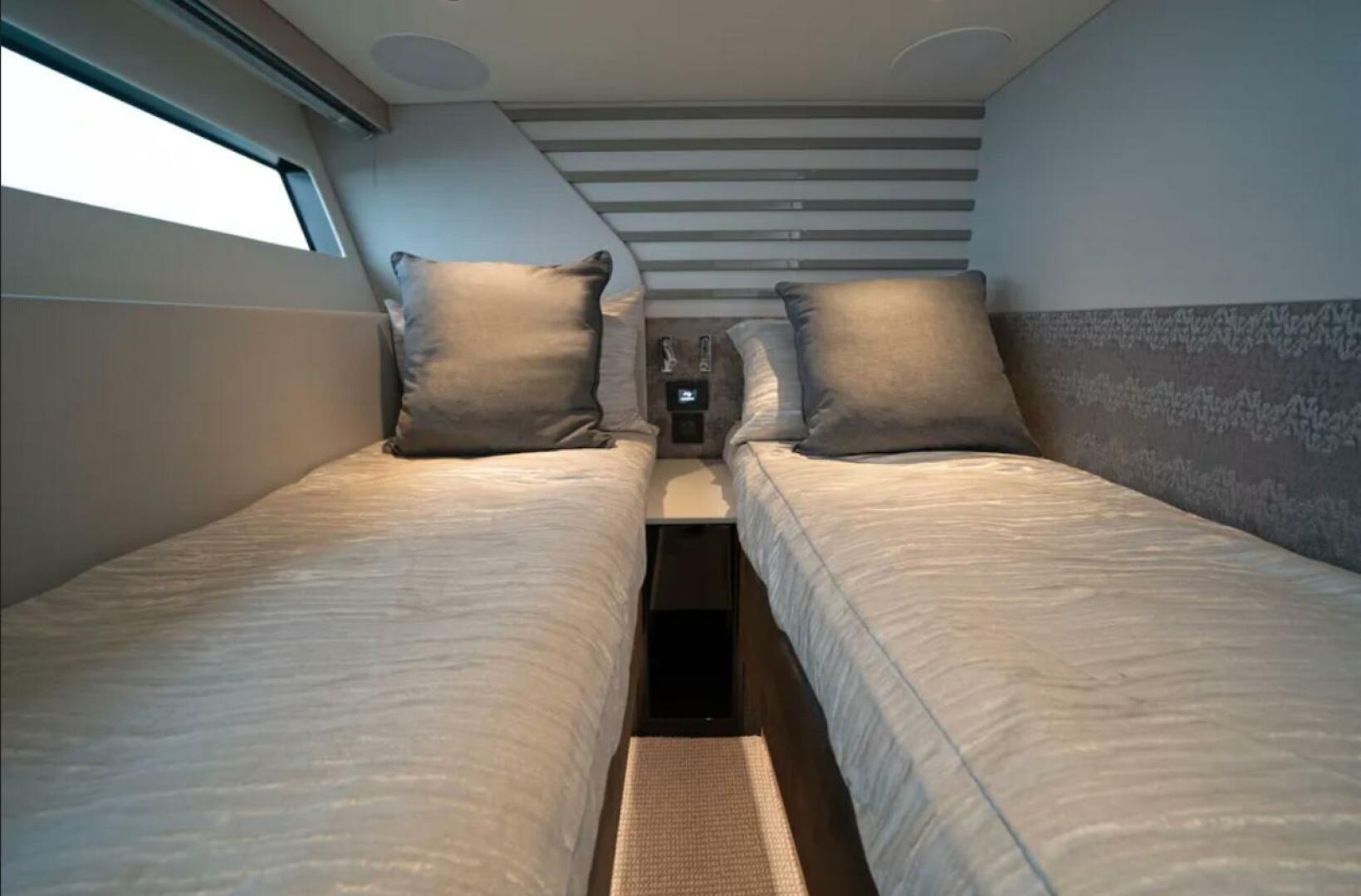 2025 Sunseeker 55 Predator - Image 22