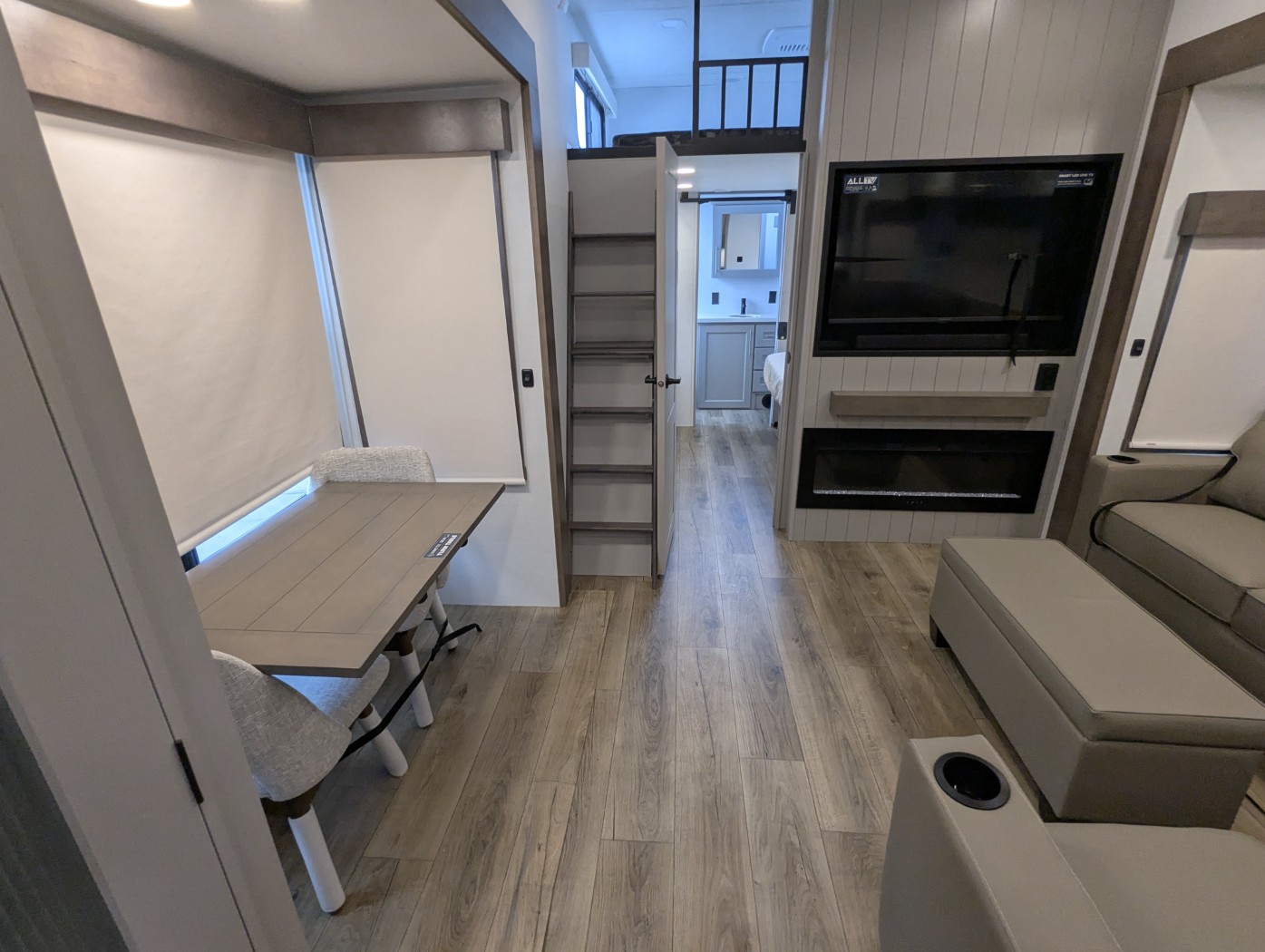 2026 Alliance RV Paradigm 395DS - Image 22