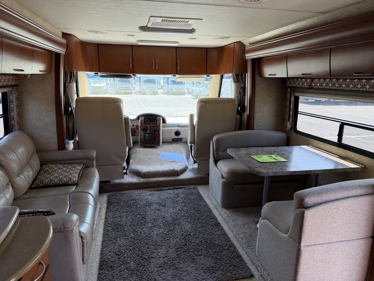 2010 Thor Motor Coach Serrano 31V - Image 21
