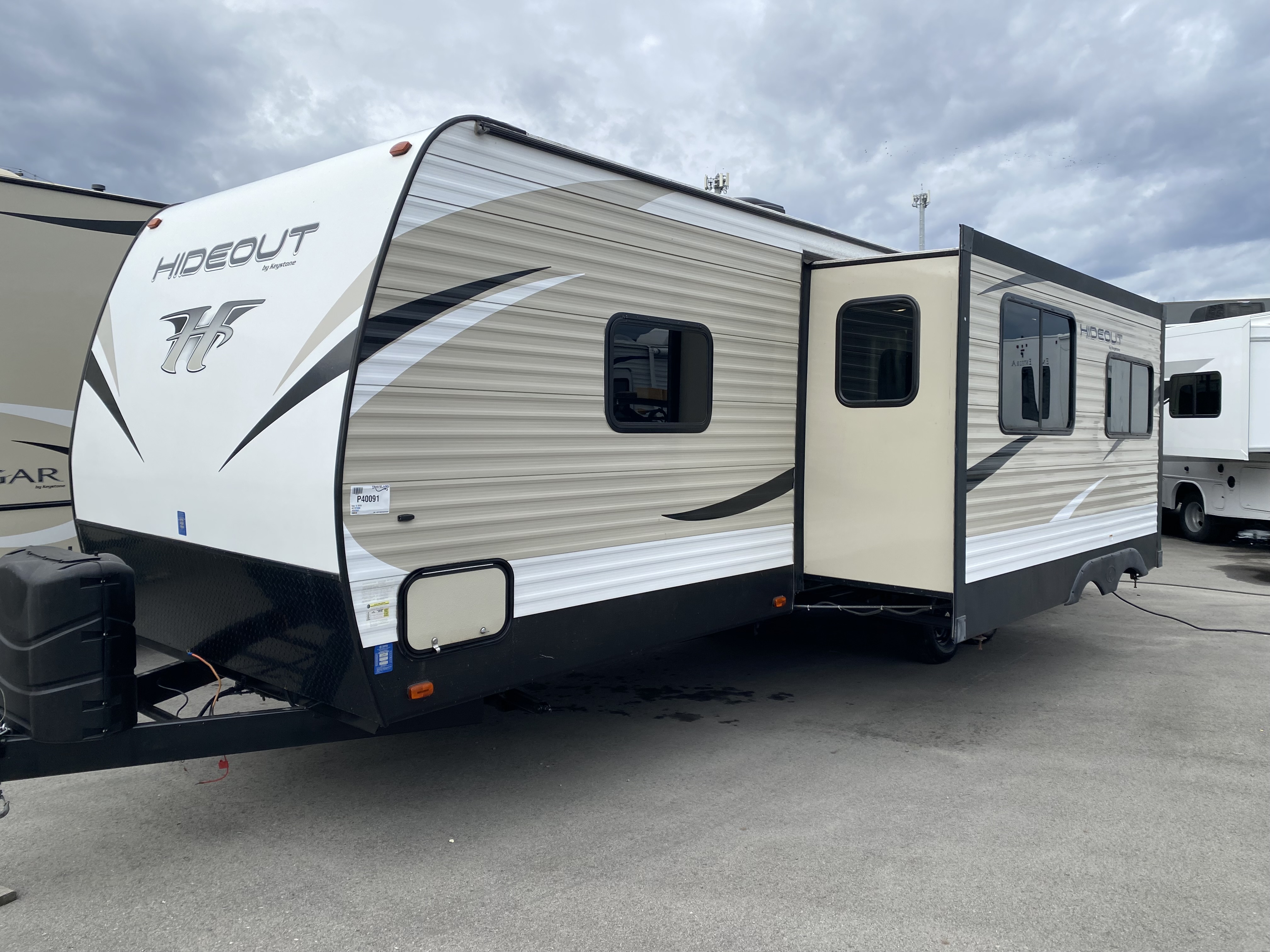 2019 KEYSTONE HIDEOUT 29BHS - Image 5