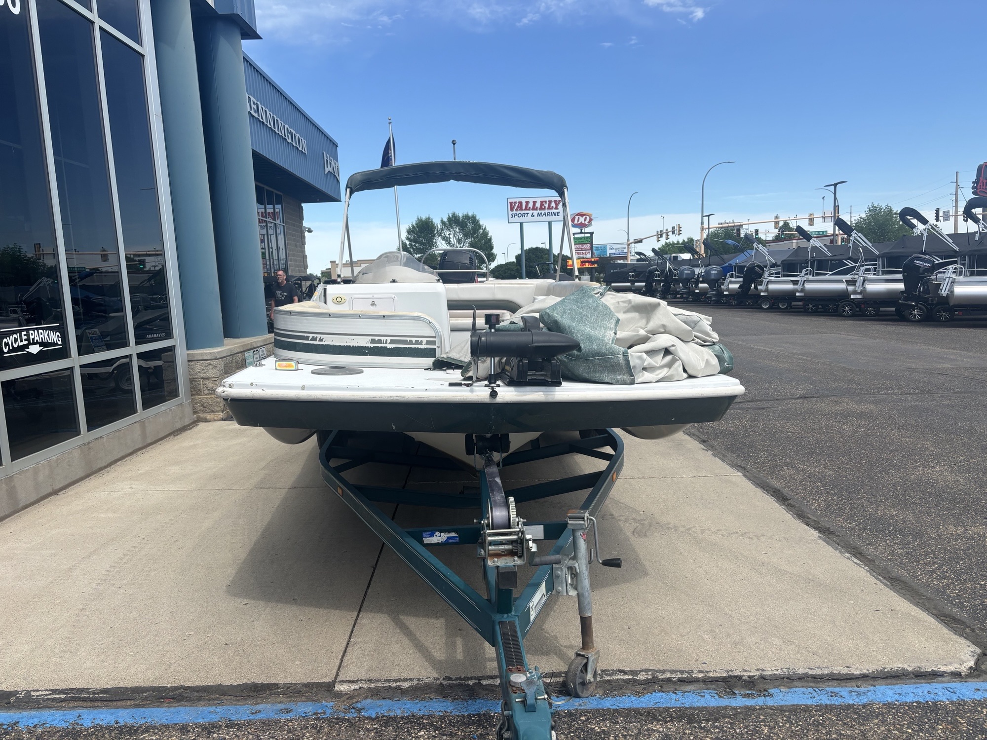 2001 Hurricane 228R - Image 2