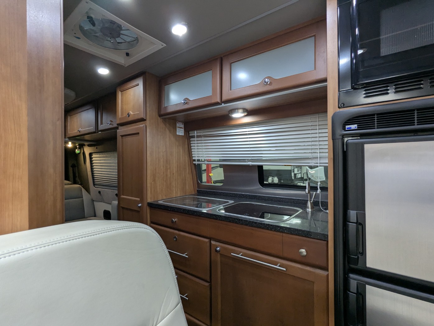 2016 Roadtrek CS Adventurous XL Edition - Image 17