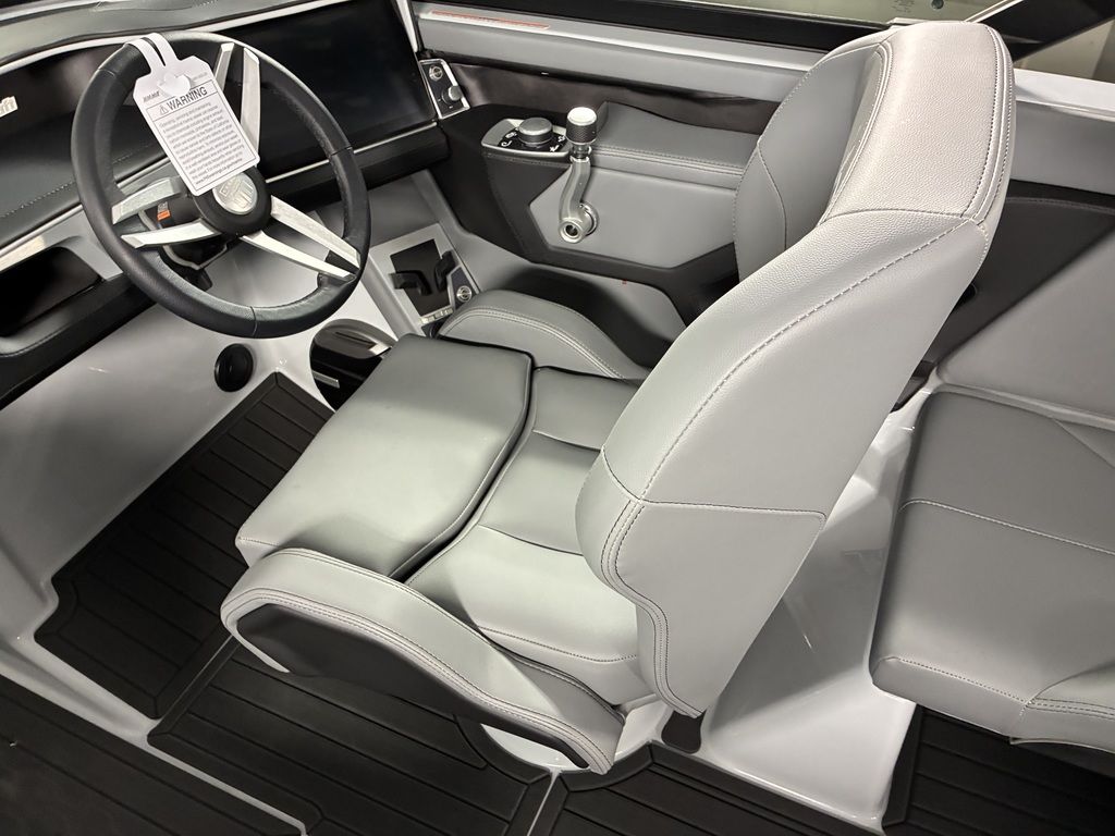 2026 MasterCraft XT24 - Image 42
