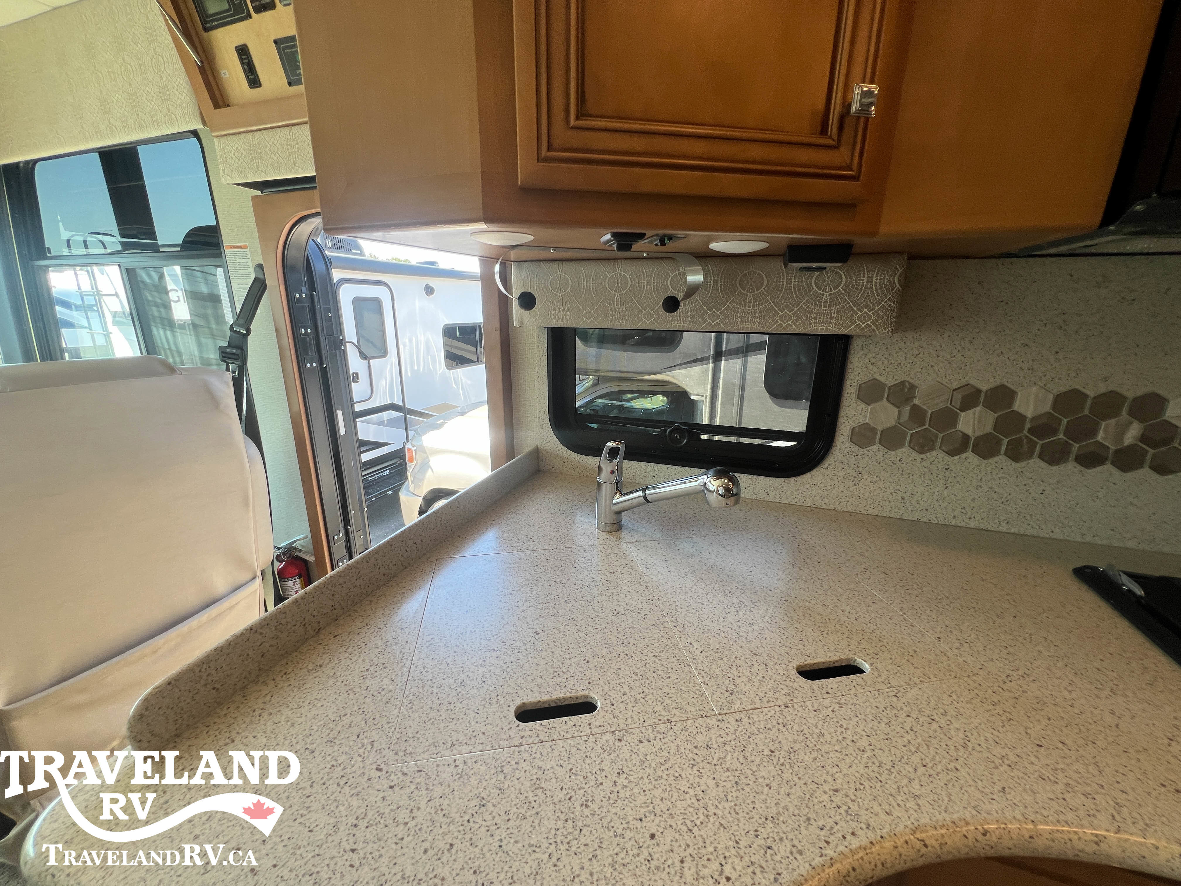 2018 Newmar Bay Star 3401 - Image 7