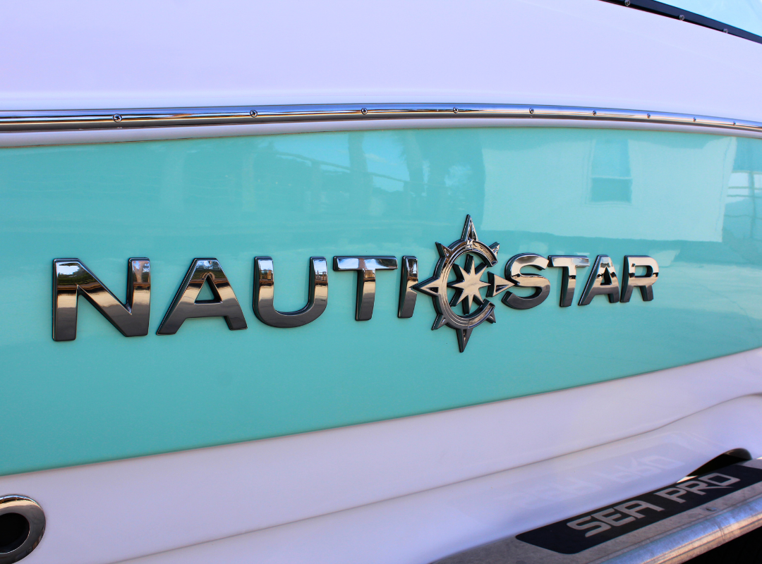 2024 NauticStar 203 DC Deck - Image 4