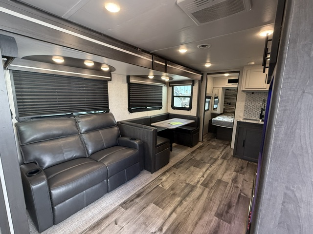 2022 CrossRoads Cruiser Aire CR27RBS - Image 4