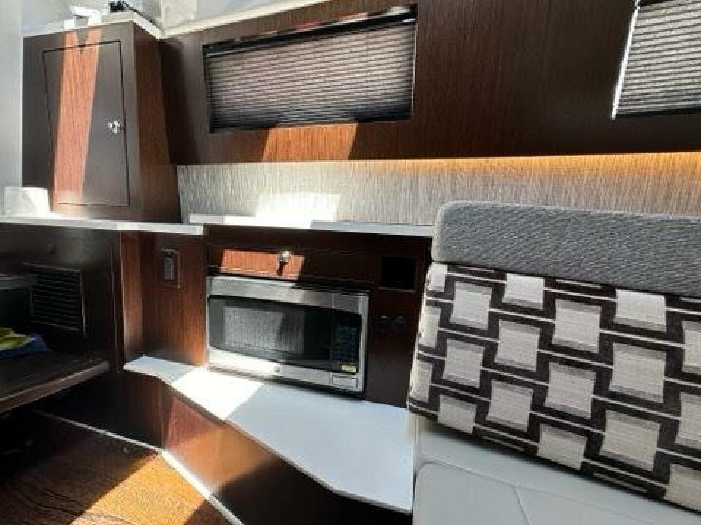 2021 PURSUIT S 428 Sport Base - Image 45