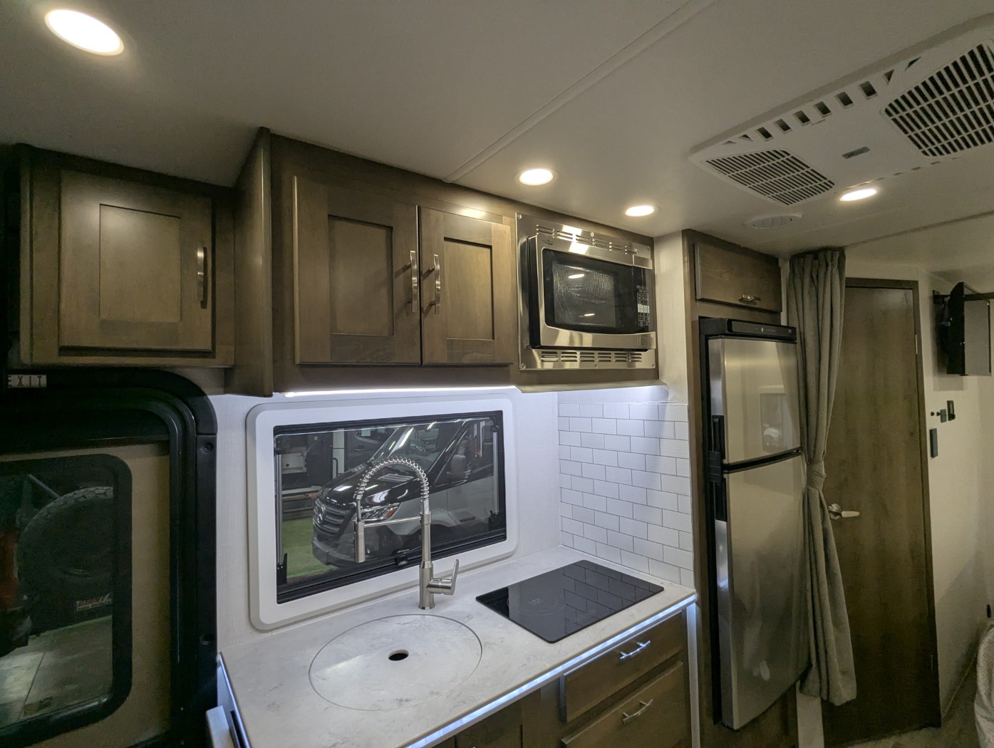 2024 Dynamax Corp Isata 3 Series 24FW - Image 22